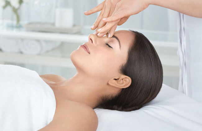 Buy 4 Elemis Hands On facials and get 2 free