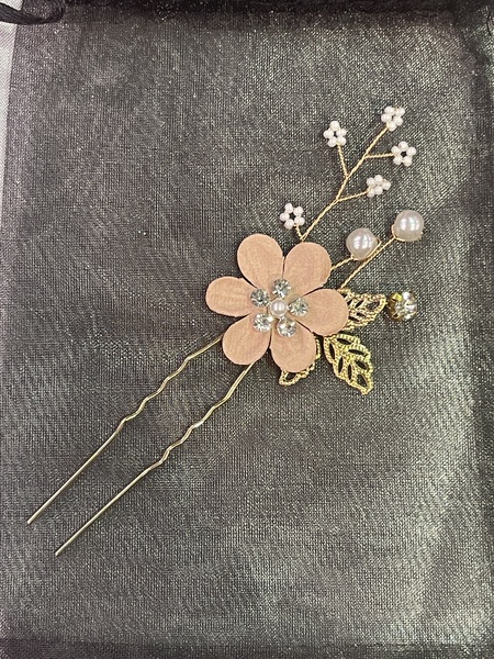 Small Pink Flower with Pearls (Gold Setting)  Single Pin