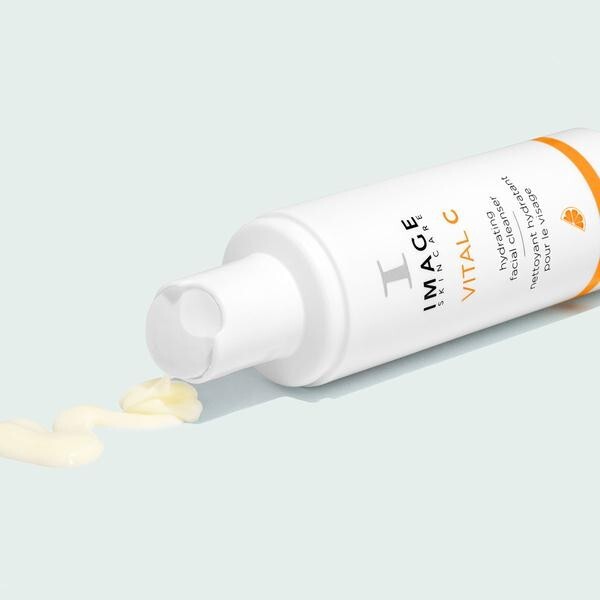 VITAL C Hydrating facial cleanser