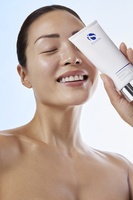 iS Clinical Warming Honey Cleanser