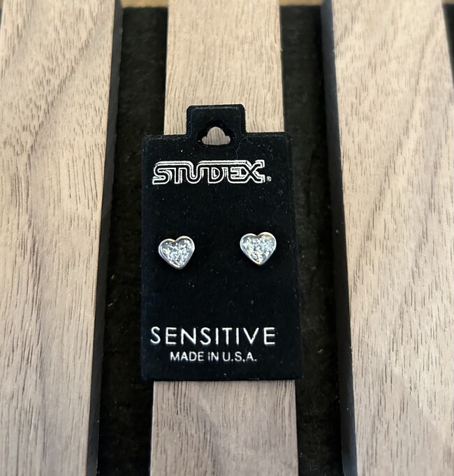 6mm Clear Heart Earrings (silver)