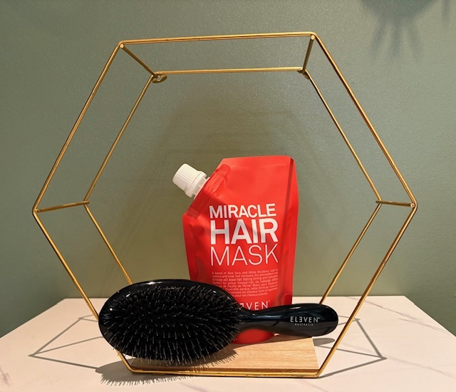 Miracle Hair Mask with free styling brush!